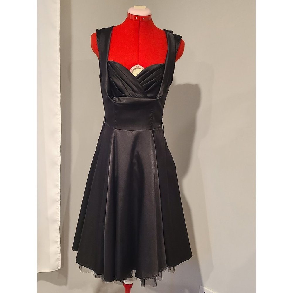 Hearts and Roses Size 12 Black Swing dress